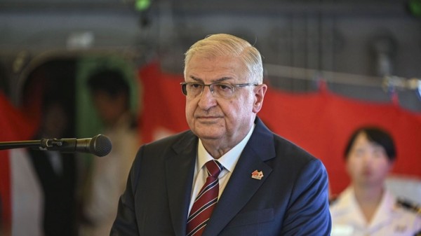 وەزیری بەرگریی تورکیا: دەبێت پەکەکە و هەسەدە چەک رادەست بکەن